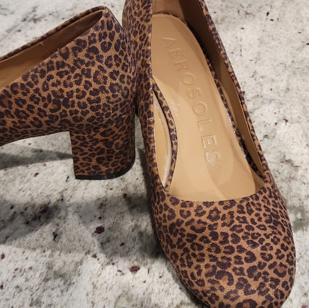 Aerosoles Women's SZ 8 Chunk Heel Leopard Print Calf Hair Pumps, Round Toe NEW